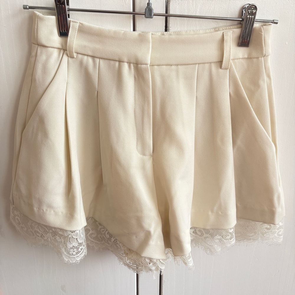 Lulu’s sz XS Tailored Poise Cream Pleated Lace Trim High-Waisted Shorts Viral - Picture 3 of 8